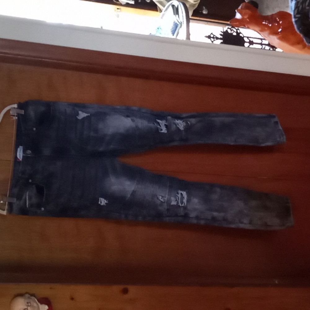 EUC Denim House Distressed Jeans Size 34